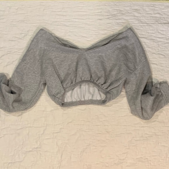 Off the shoulder fashion nova long sleeve crop top 🫧💕 - Picture 1 of 3